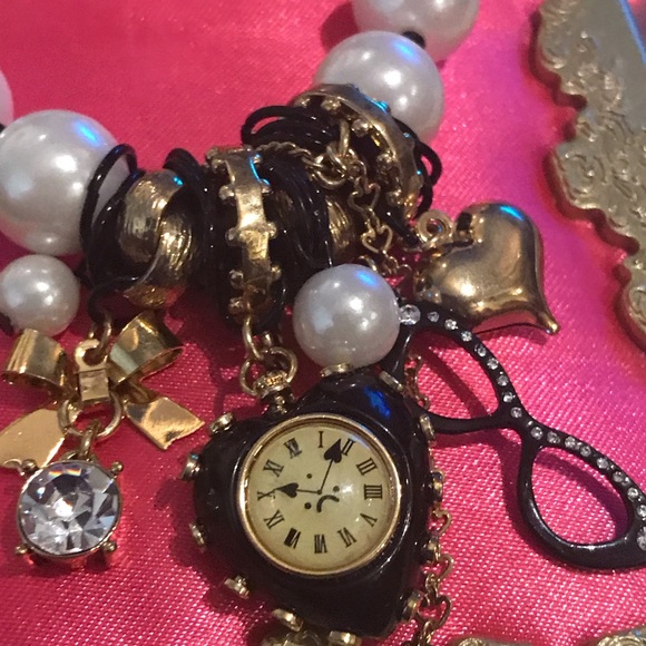 Betsey Johnson pearl clock heart stretch bracelet time flies bow pinup glasses - Picture 1 of 6